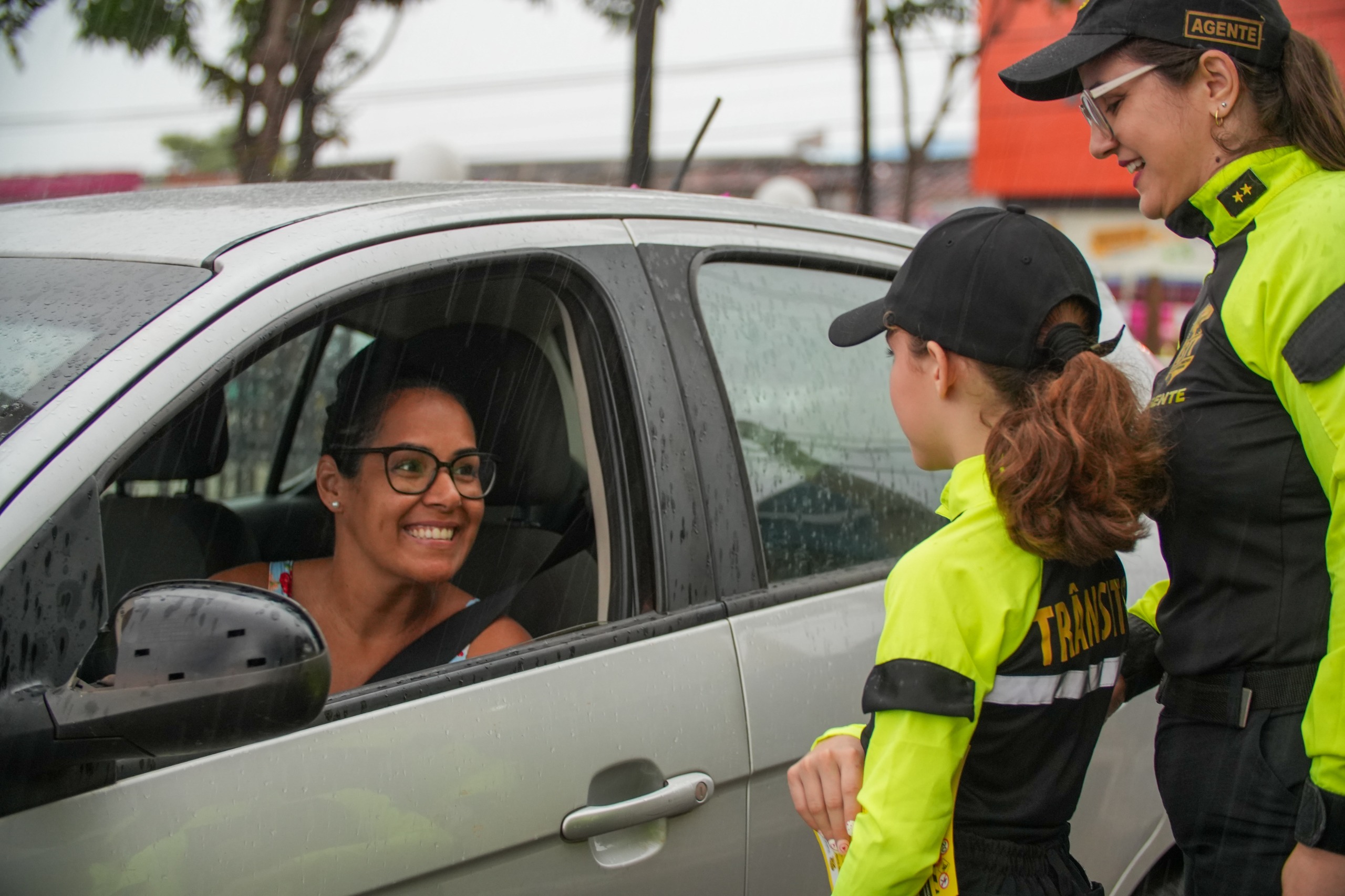Agentes Mirins realizam blitz educativa no trânsito de Araguaína