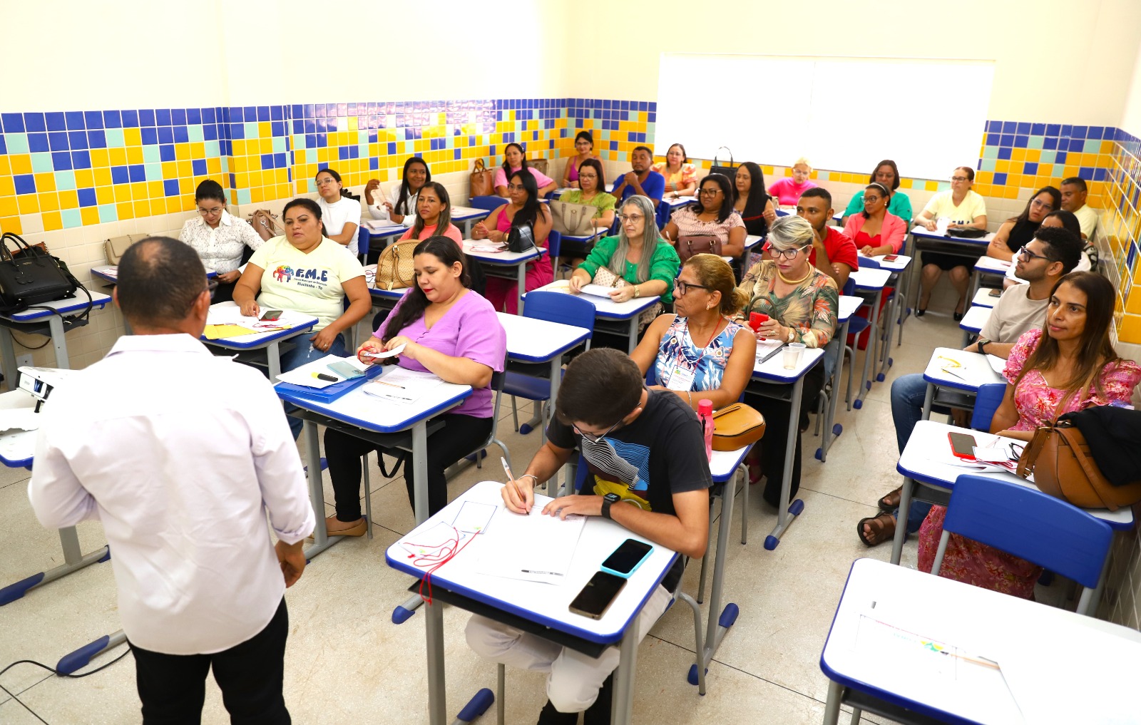 No evento também foram eleitos os delegados que representarão a regional de Araguaína na etapa estadual da Conae 2024. A conferência permite agentes públicos e sociedade participem do desenvolvimento da educação nacional
