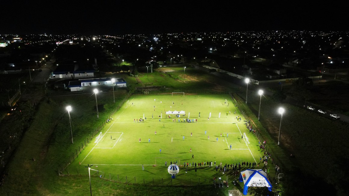 Campo de futebol do Jardim das Flores foi revitalizado e recebeu nova iluminação em LED