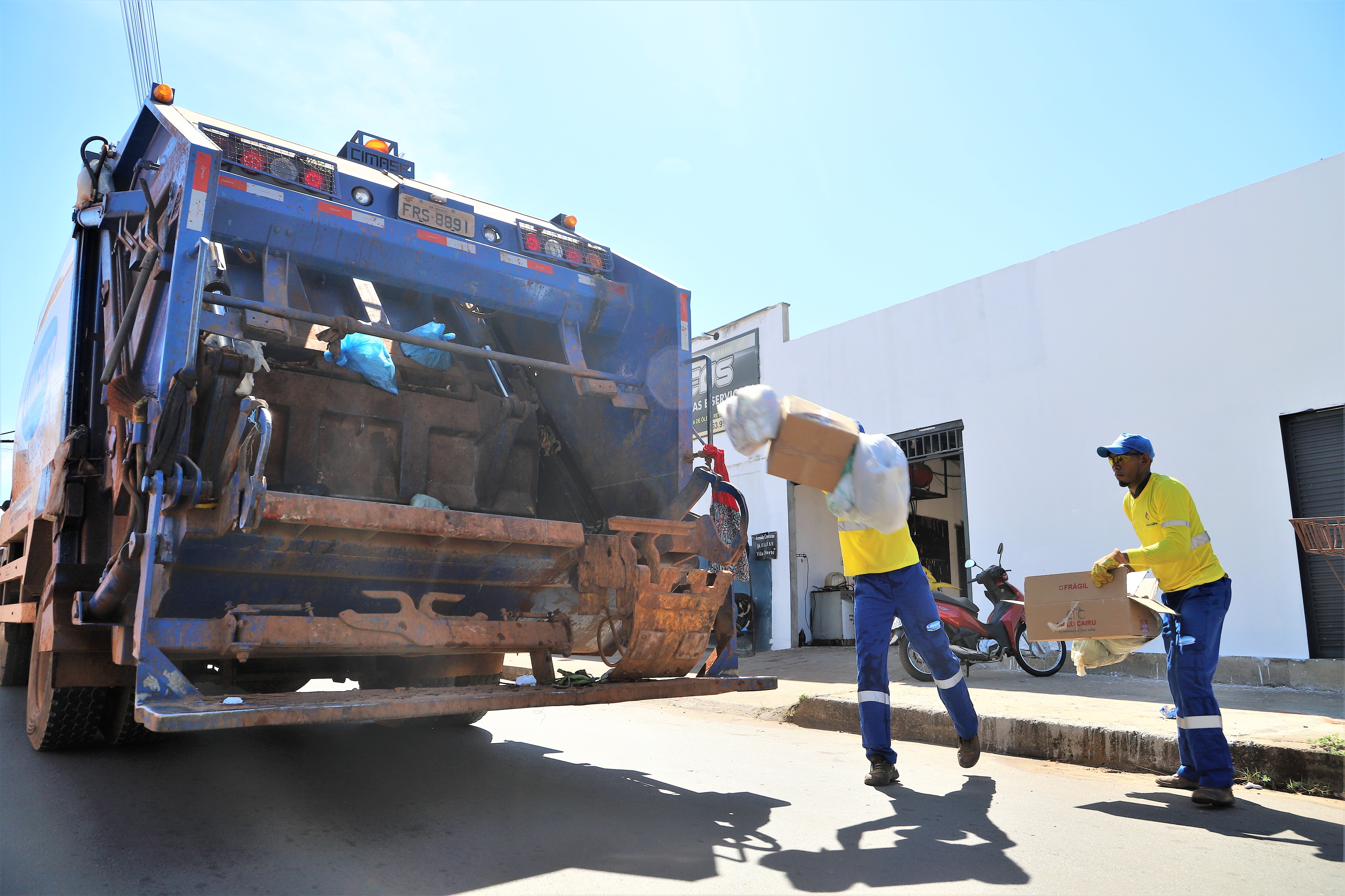 Em Araguaína, o maior valor de taxa de lixo é de R$ 344,00, voltado para grandes empresas que exigem muito recolhimento de resíduos. No entanto, a grande maioria dos contribuintes deve pagar o valor médio de R$ 100,00.