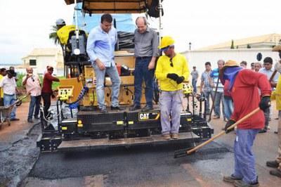 Prefeitura inicia pavimentação com asfalto usinado em Araguaína