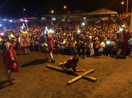 Paixão de Cristo emociona mais de 7 mil araguainenses na Sexta-feira Santa