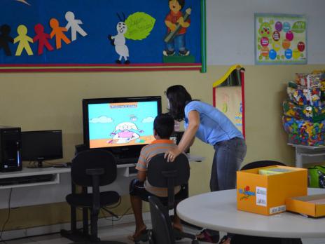 Prefeitura realiza capacitação para auxiliares de alunos com deficiências