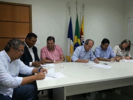 Ronaldo Dimas empossa novos secretários de Araguaína