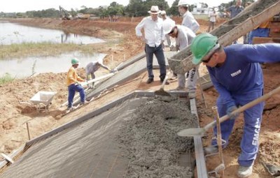 Obras da Via Lago são vistoriadas pelo prefeito Ronaldo Dimas