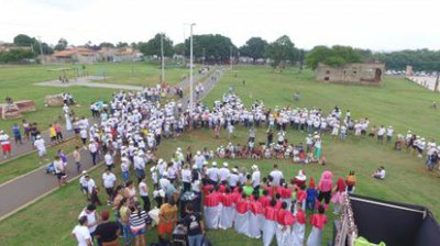 Centenas de pessoas participaram da Caminhada “Passos que Salvam” em Araguaína