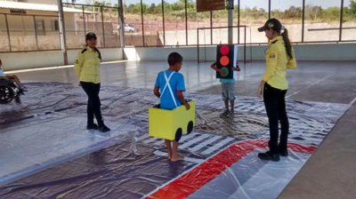 Educação no trânsito orienta mais de 400 crianças em Araguaína