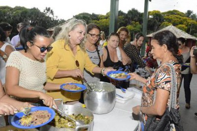 Mais de 200 idosos participam de dia de festa e atividades promovido pela Prefeitura