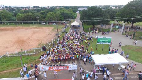 Atletas profissionais e amadores juntos na Corrida do Trabalhador de Araguaína