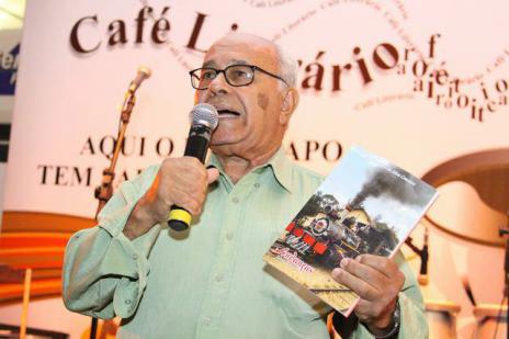 Escritor de Araguaína é reconhecido como mais importante do Tocantins