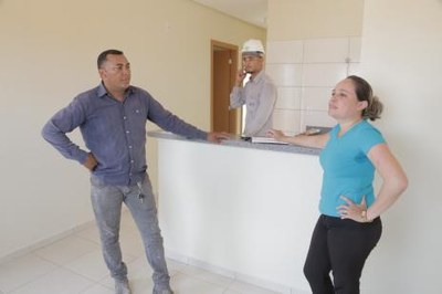 Futuros moradores vistoriam e aprovam estrutura das casas do Parque do Lago