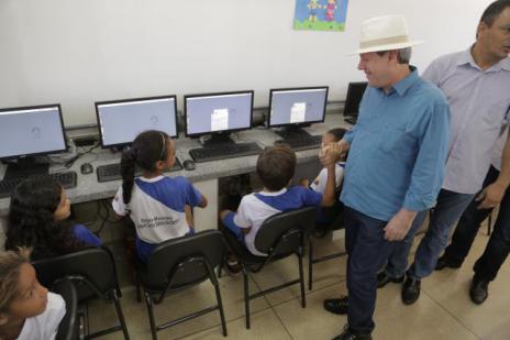 Moradores do Lago Azul e região contam com escola de tempo integral moderna