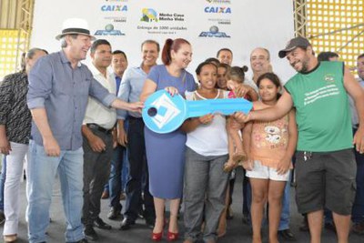 Prefeitura conclui Residencial Lago Azul com entrega de mil casas da etapa 4