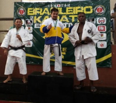Professores caratecas são medalhistas em competição nacional