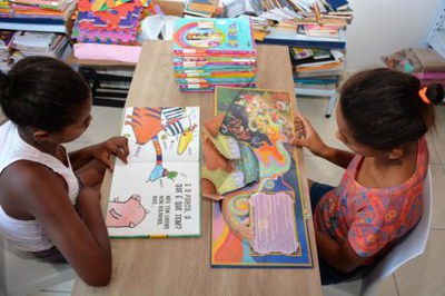 Campanha criará biblioteca para crianças da Casa de Acolhimento Ana Caroline