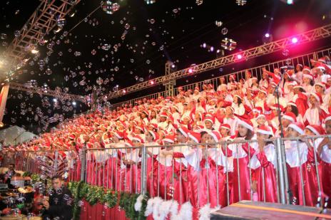 Cantata de Natal emociona público na Praça das Nações