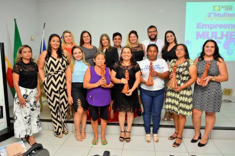 Empreendedoras formadas pelo Centro de Geração de Renda recebem homenagem da Aciara