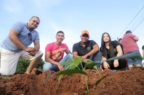 Araguaína Mais Ambiente incentiva plantio de mudas em trote solidário