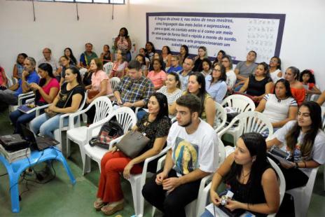 Central de Libras ampliará atendimentos em 2019