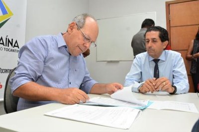 Dimas assina projeto de lei para doação de área ao MPE