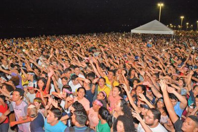 Mais de 20 mil pessoas participam da Marcha pra Jesus em Araguaína