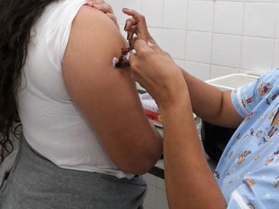 Crianças de 11 e 12 anos devem receber vacina contra meningite