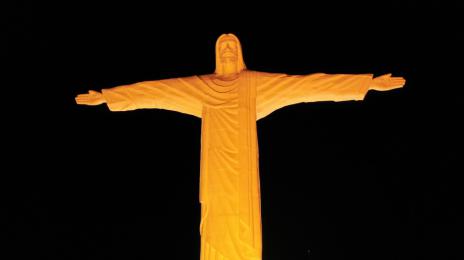 Cristo de Araguaína tem iluminação especial no Dia Internacional da Não-Violência Contra a Mulher