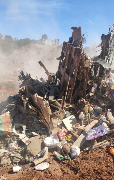 Prefeitura alerta para crime ambiental por descarte irregular de lixo doméstico em contêineres da construção civil