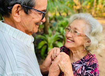 Amor sem face: Romance de Lídia e José cresceu com a sabedoria da idade