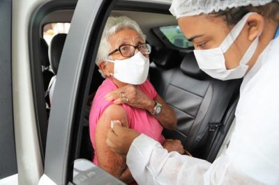 Araguaína faz imunização de 1.250 idosos acima de 80 anos em vacinação drive thru