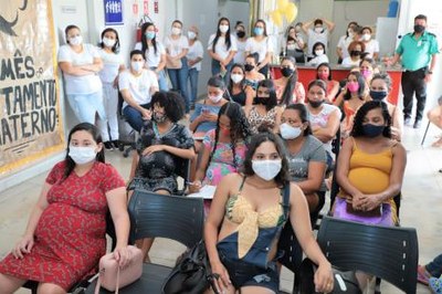 Campanha agosto dourado incentiva participação dos pais durante processo de amamentação do bebê