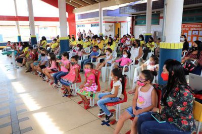 Creche recebe projeto que busca afetividade entre crianças e idosos de Araguaína