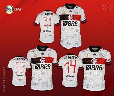 Leilão solidário abre novo lote de camisas oficiais do Flamengo autografadas por jogadores
