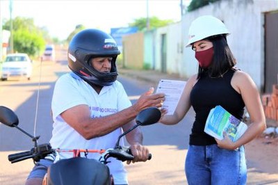 Moradores recebem alerta sobre cuidados ao trafegar em locais de obras