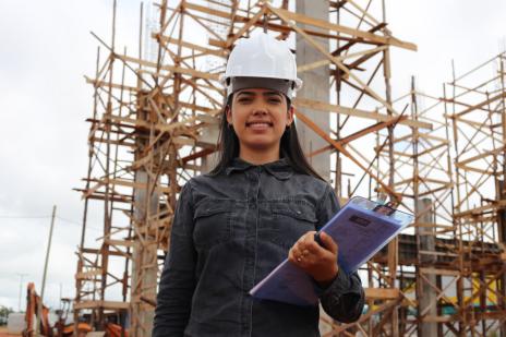 Mulheres que lideram: Engenheira comemora avanço feminino no setor da construção civil