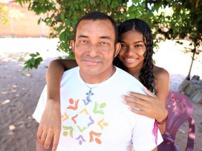 Pais incríveis: "A característica que mais admiro no meu pai é o coração que ele tem”, afirma jovem sobre seu pai surdo