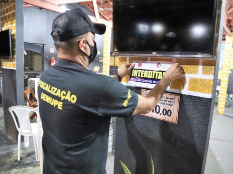 Prefeitura de Araguaína interdita bares por descumprimento das medidas de segurança contra covid-19