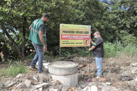 Secretaria do Meio Ambiente instala placas de alerta em depósitos de lixo irregulares