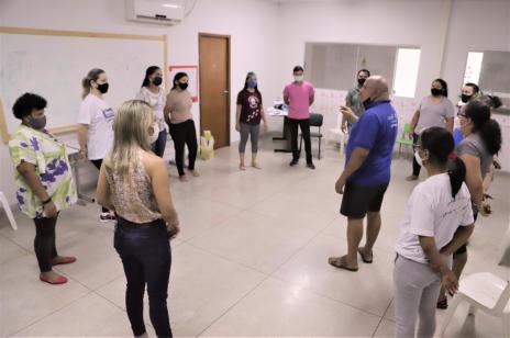 Servidores participam de oficinas de teatro para potencializar trabalho educativo nas escolas