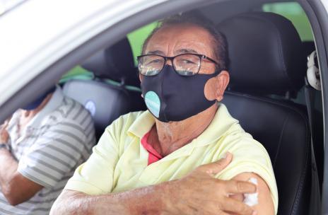 Taxista de 73 anos é mais um vacinado contra covid em Araguaína que espera retorno da normalidade