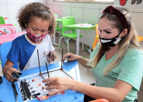 “Temos que motivar os alunos a pensarem”, diz professora de Araguaína que dá exemplo de criatividade