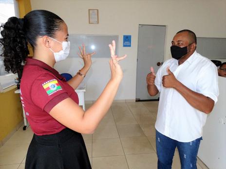 Após 9 anos, surdo de Araguaína consegue auxílio financeiro com apoio da Central de Libras