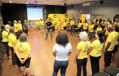 Aulas de teatro gratuitas estimulam autoestima de idosos em Araguaína