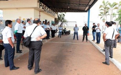 "Cidadão não pode ser penalizado por uma falta da empresa", diz Wagner a funcionários da Viação Passaredo para retornar transporte público