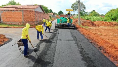 De olho na obra: Mais de 600 moradores da Vila Bragantina recebem asfalto pela primeira vez