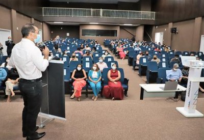 Educação lança livro didático sobre a história de Araguaína