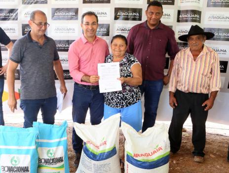 Prefeitura inicia programa de distribuição de sementes e adubos para produtores rurais