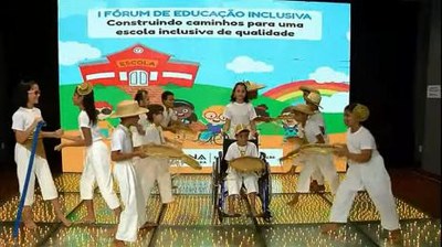 “Sou fruto de uma educação acolhedora que me deu segurança de ser diferente”, disse Bráulio Bessa durante encontro on-line em Araguaína