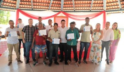 Unidade de Acolhimento entrega certificados de conclusão do tratamento gratuito contra drogas