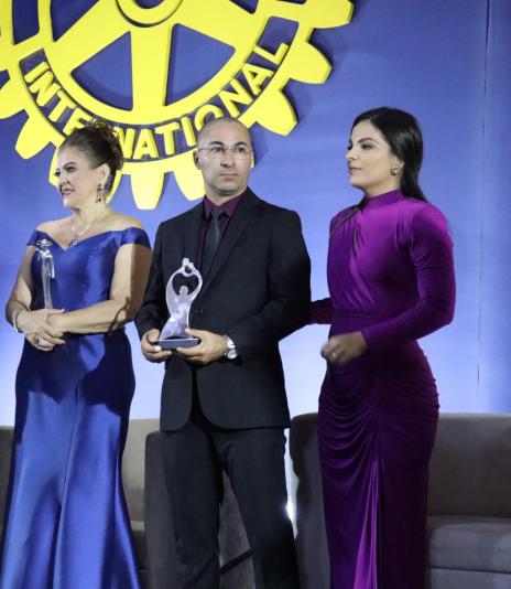 Wagner é homenageado em evento de premiações do Rotary Club